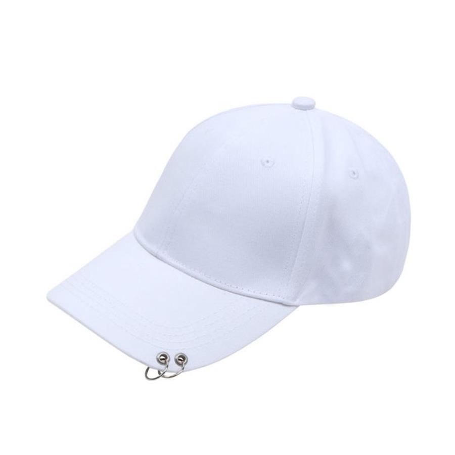 Beyaz Piercingli Şapka