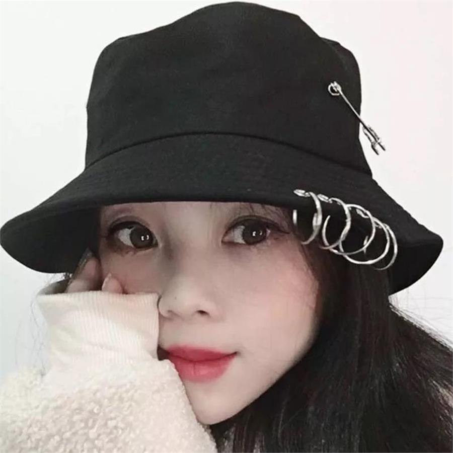 Siyah K-Pop Piercing Ve Çengelli İğne Modelli Bucket Şapka