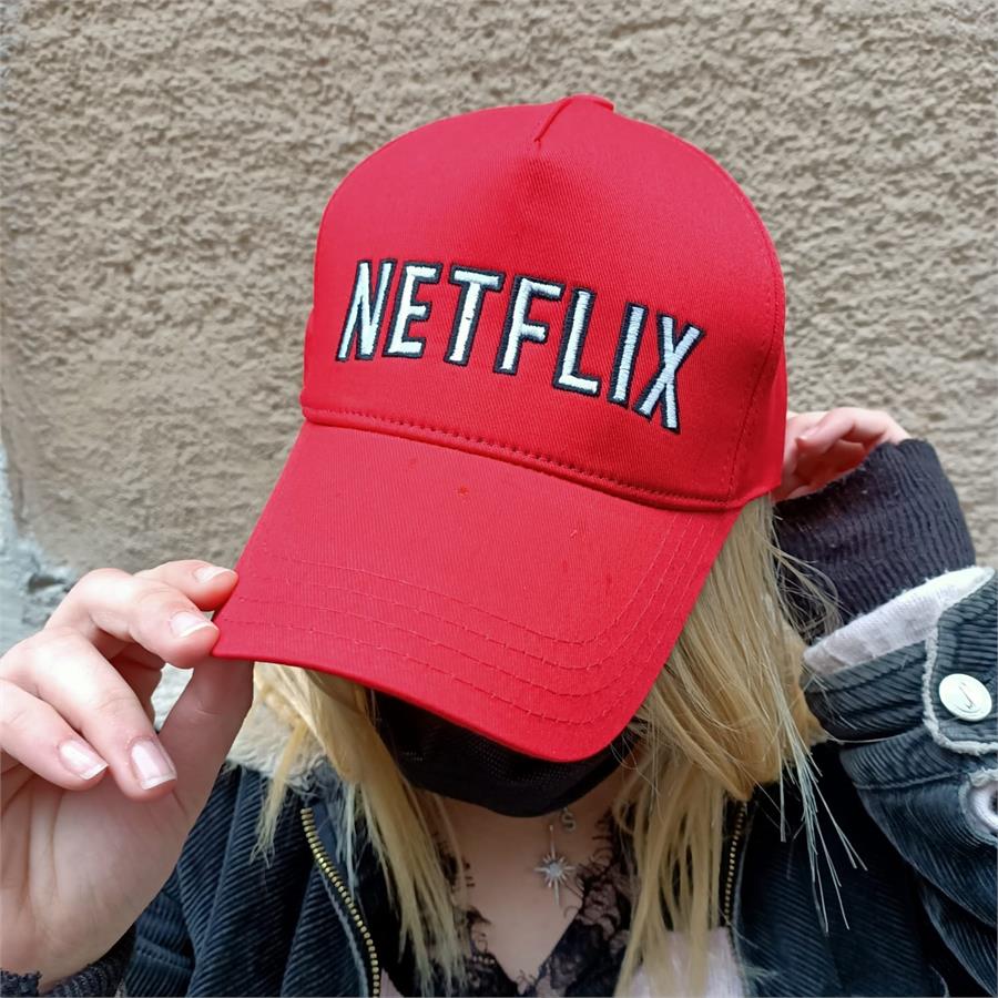 Netflix Logo Kırmızı Şapka