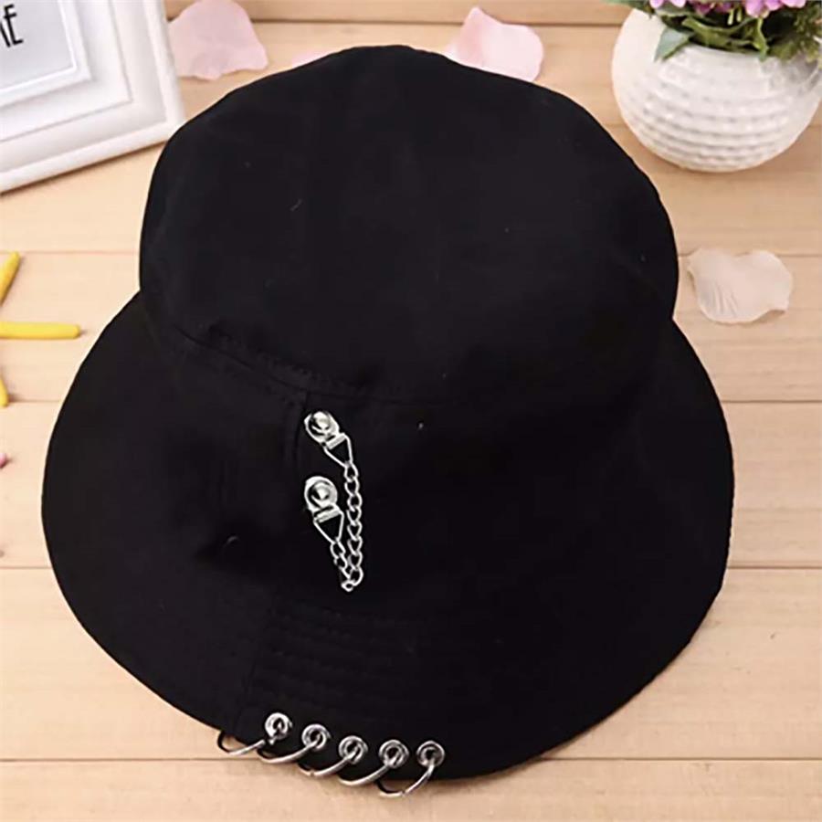 Piercing Ve Zincirli Siyah Bucket Şapka