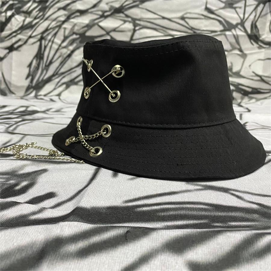 Siyah Zincirli Çengelli İğneli  Bucket Şapka