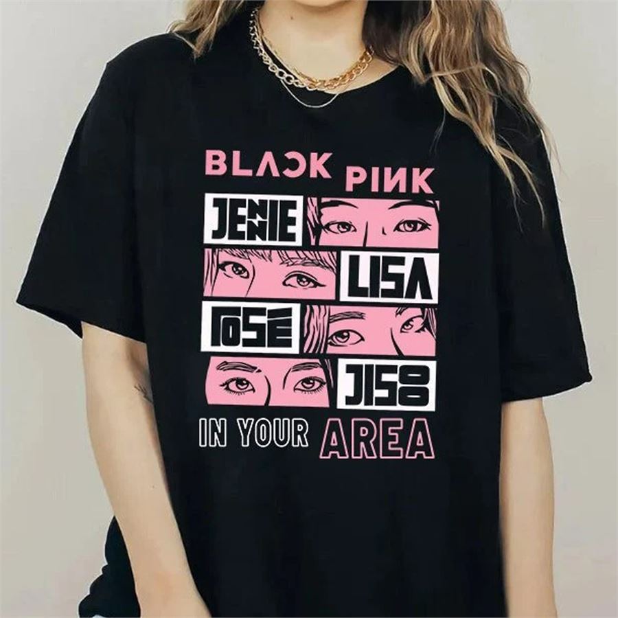 Siyah K-Pop Black Pink - In Your Area Girls Eyes Beyaz Yazılı (Unisex) T-Shirt