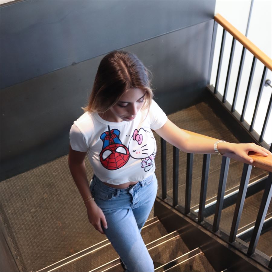 Beyaz Hello Kitty And Spider-Man Kissing Yarım T-Shirt