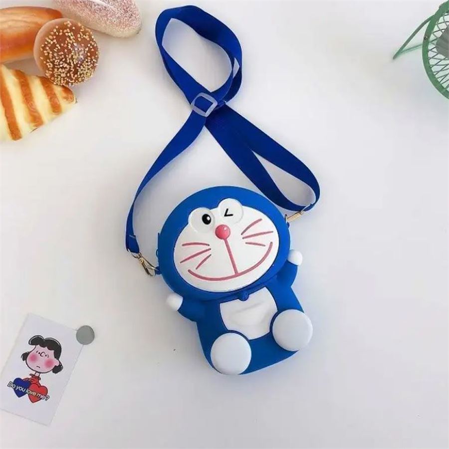 Büyük Boy Mavi Doraemon Silikon Askılı Çanta