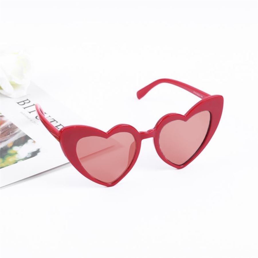 Kırmızı Kalp Çerçeveli Ve Camlı Tasarım Cat Eye Bayan Güneş Gözlüğü
