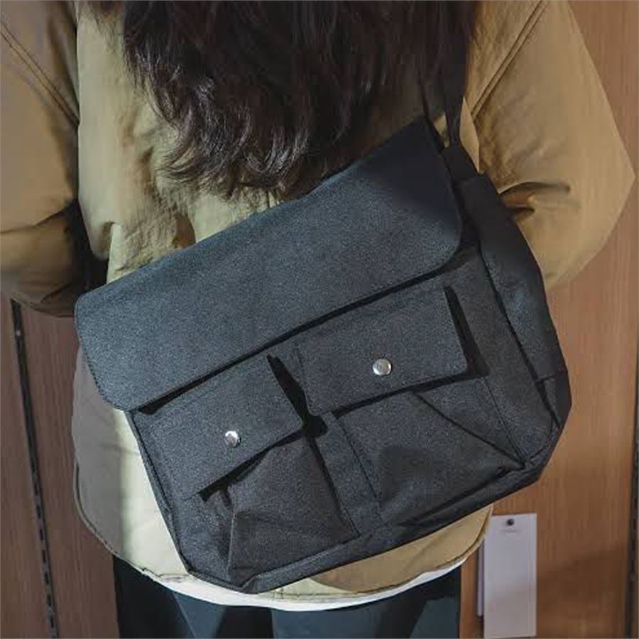 Siyah Kot Çift Cep Detaylı Basic Postacı Çanta